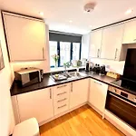 Sea Views - Harbour View, Torquay Central Location